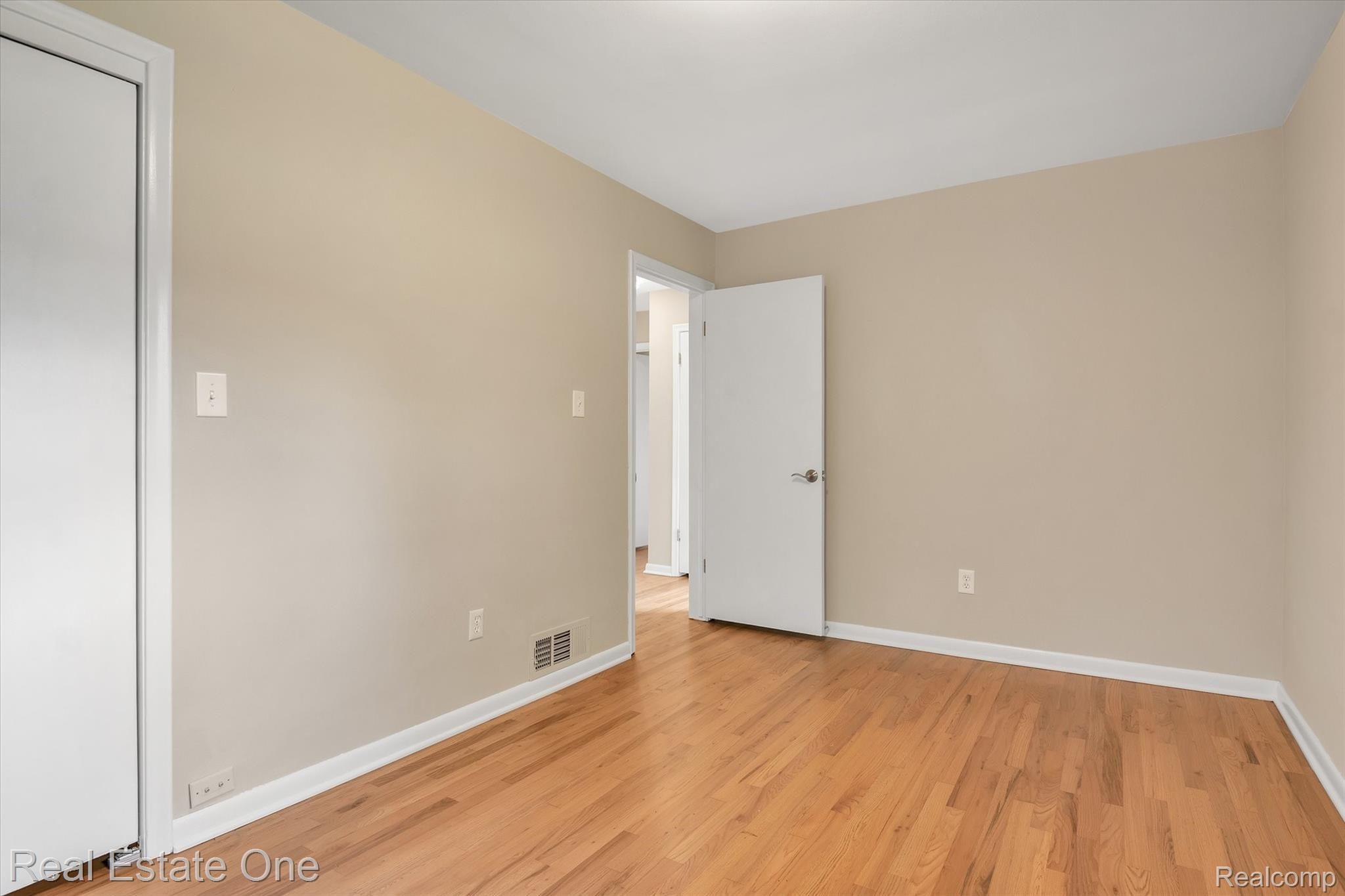 900 Francis Street Rochester, MI 48307 - Photo 29 of 39 28-900 Francis St-Windowstill-Real-Estate-Photography-27.jpg