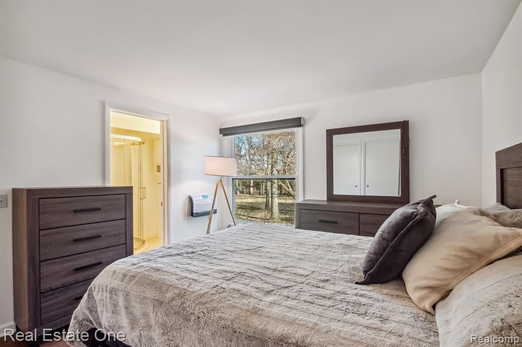 1034 Lake Shore Road Grosse Pointe Shores, MI 48236 - Photo 35 of 43