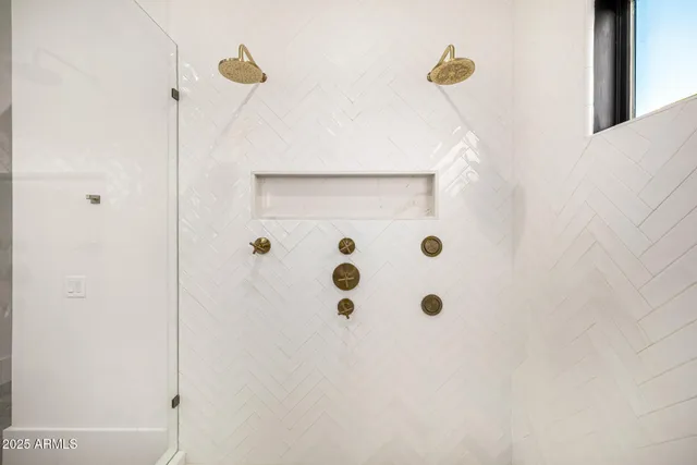 a view of a yard in front of the house