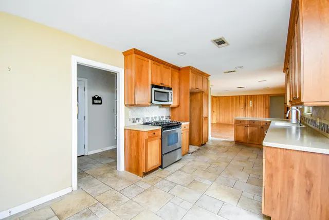 $340,000 | 4721 Briarbend Drive, Houston, TX 77035