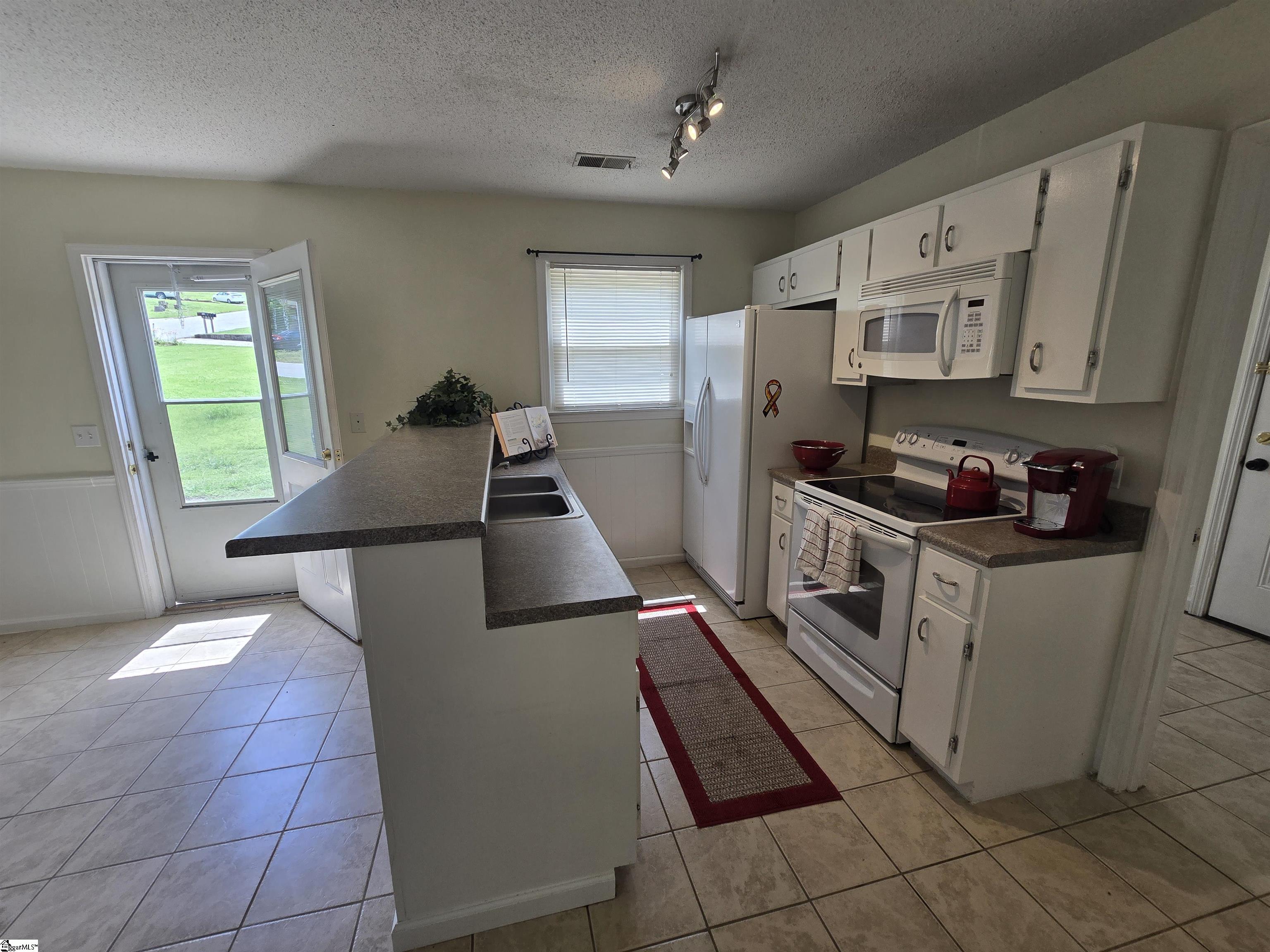 200 Sharon Lane Easley, SC 29640 - Photo 8 of 27