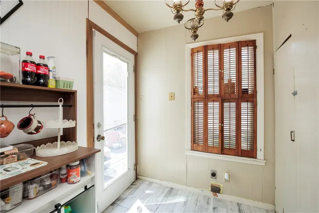 a very nice looking room with many windows