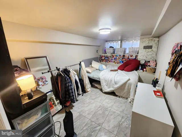 a bed room with two bed and a desk