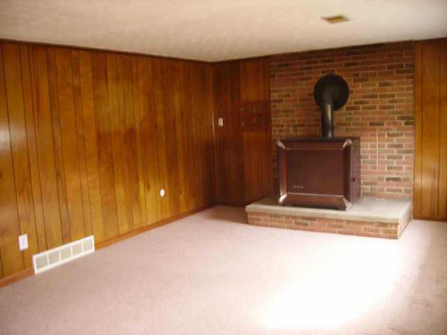 564 Cedarwood Road Columbus, OH 43207 - Photo 4 of 7 Gallery Image 4
