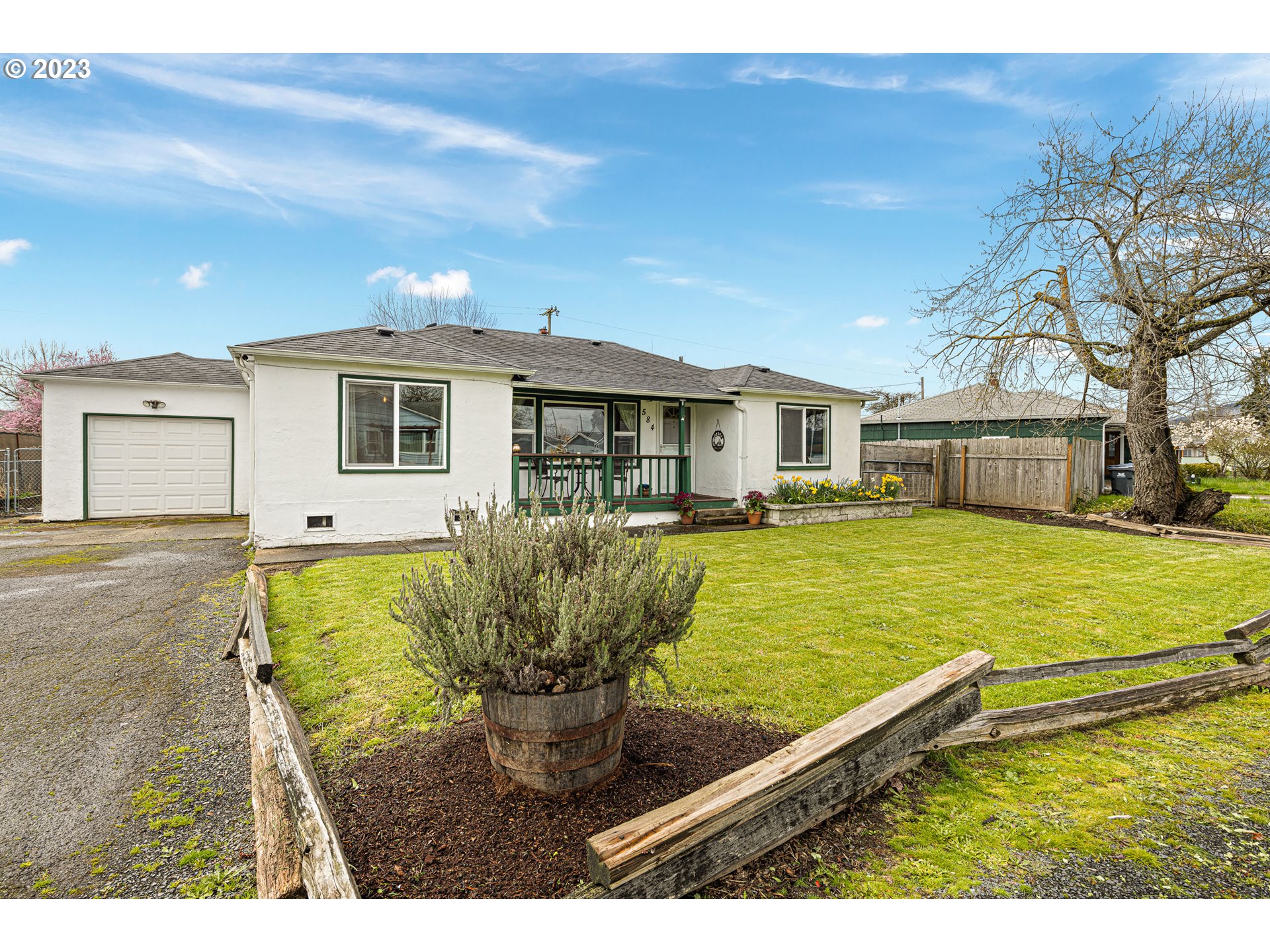 584 33rd Street Springfield, OR 97478 - Photo 2 of 32