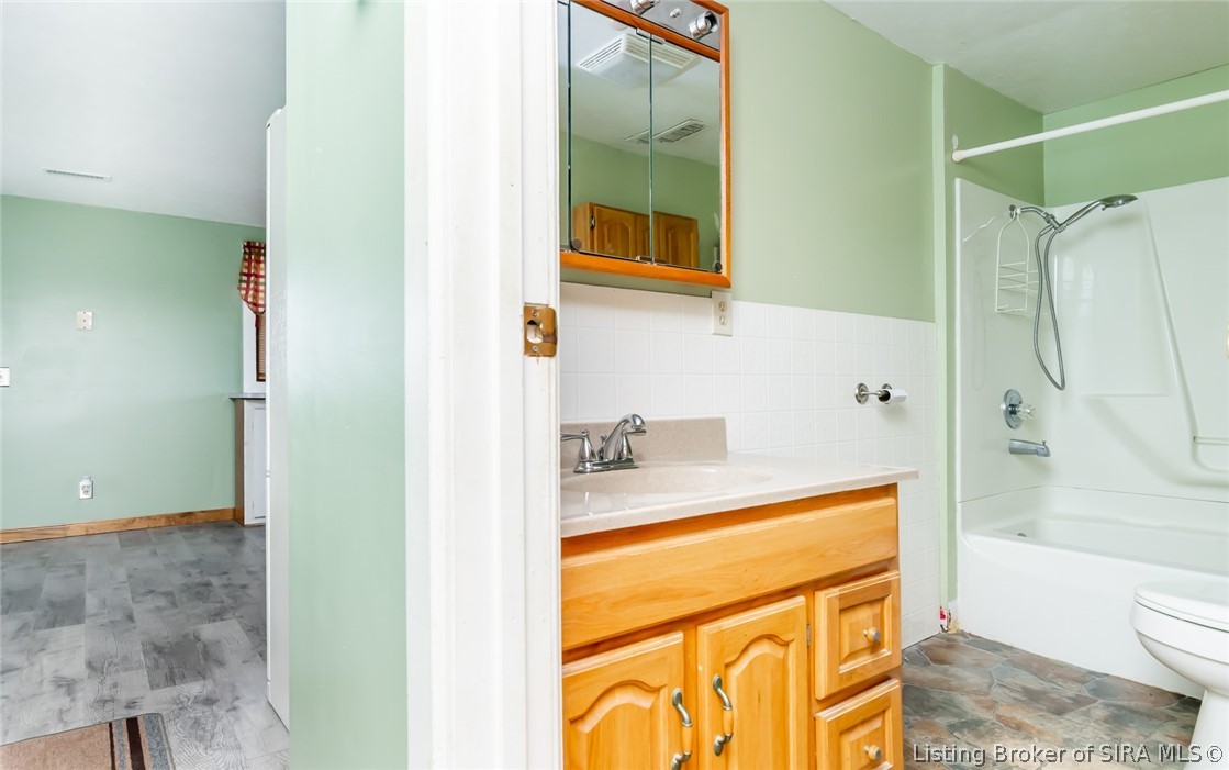 386 South High Street Austin, IN 47102 - Photo 12 of 37 Gallery Image 12