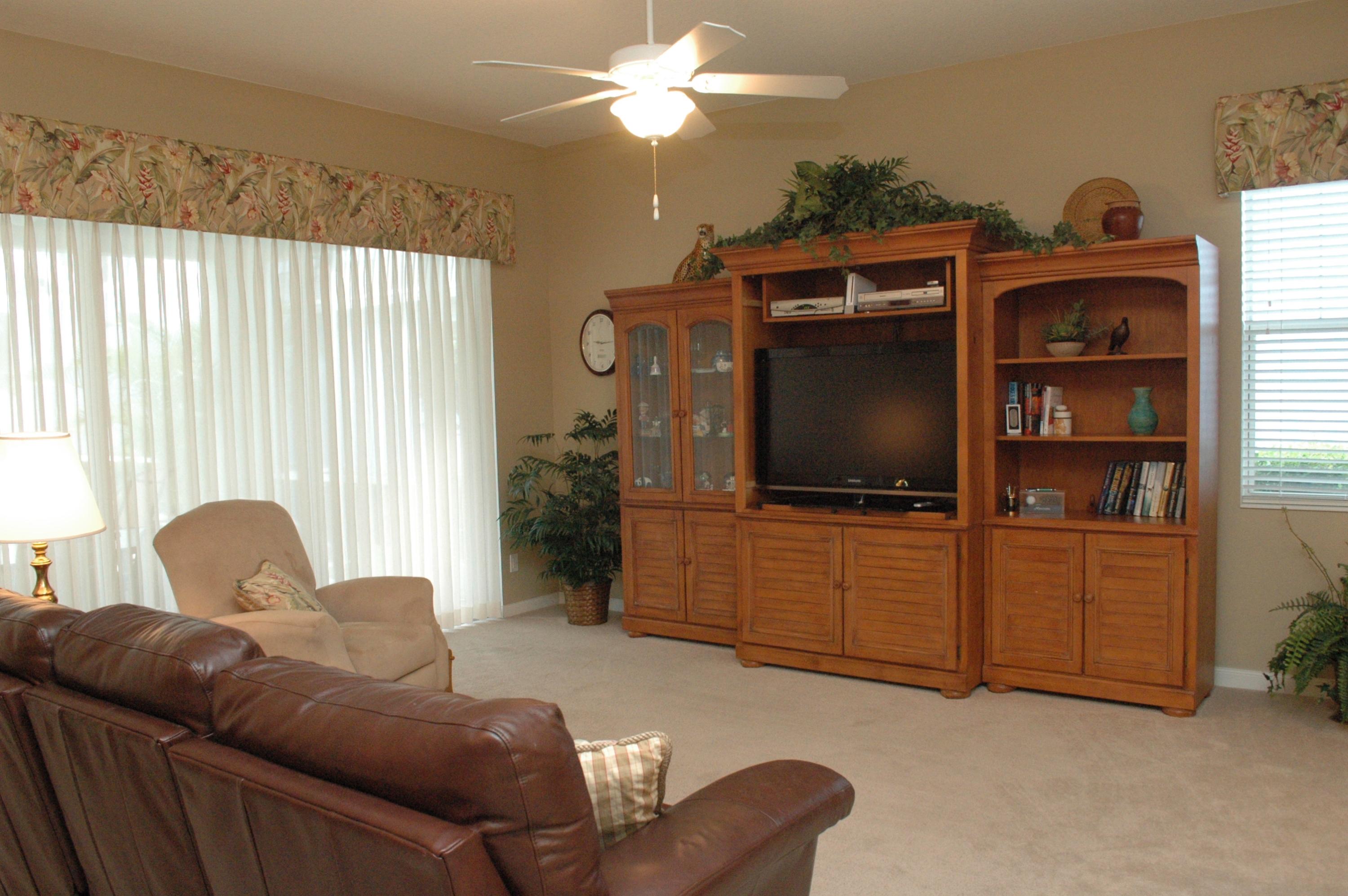 116 St Pierre Way Jupiter, FL 33458 - Photo 6 of 26 Living Room