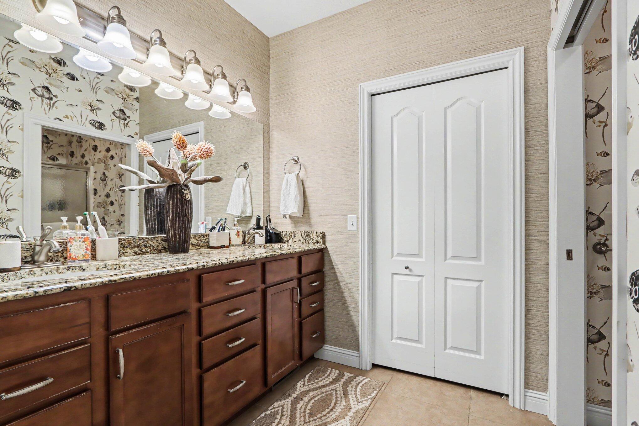 2181 Hunters Run Kalamazoo, MI 49048 - Photo 13 of 33 Primary Bathroom