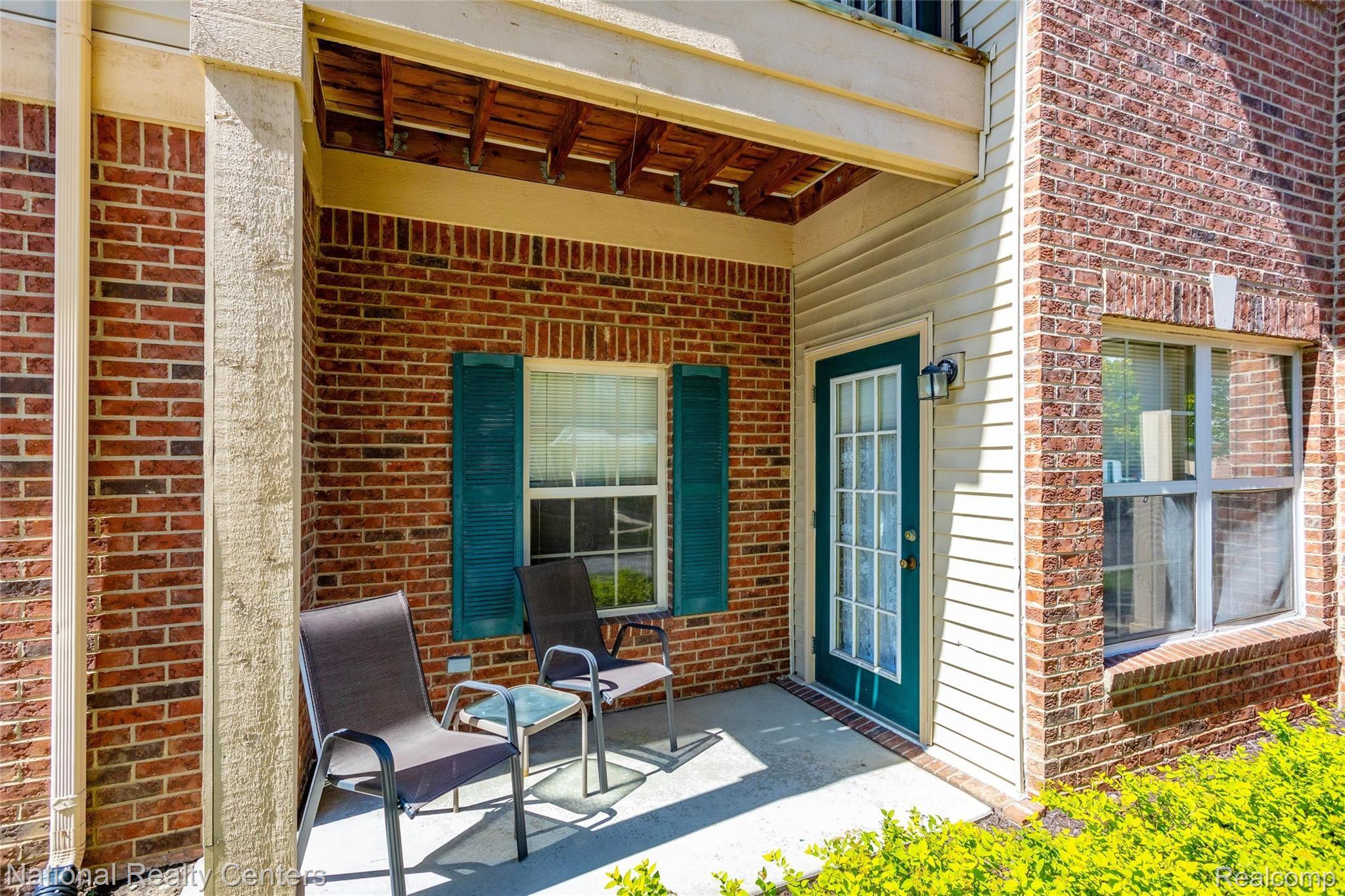 11756 Farmington Road Livonia, MI 48150 - Photo 20 of 24 Cozy patio off of the living room