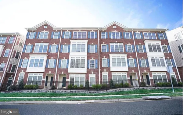 $2,900 | 4573 Whittemore Place, Unit 1311, Fairfax, VA 22030