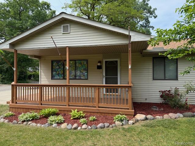 5496 Elizabeth Lake Road Waterford, MI 48327 - Photo 1 of 37 Gallery Image 1