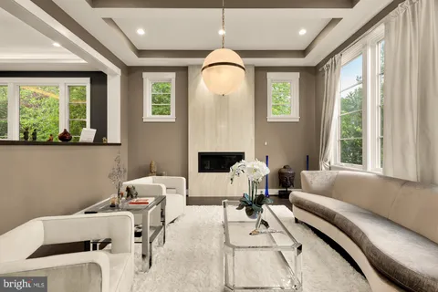 $2,750,000 | 3701-38 38th Street North, Arlington, VA 22207