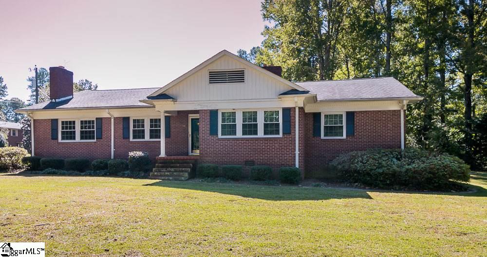 401 Spruce Street Clinton, SC 29325 - Photo 1 of 16 Gallery Image 1