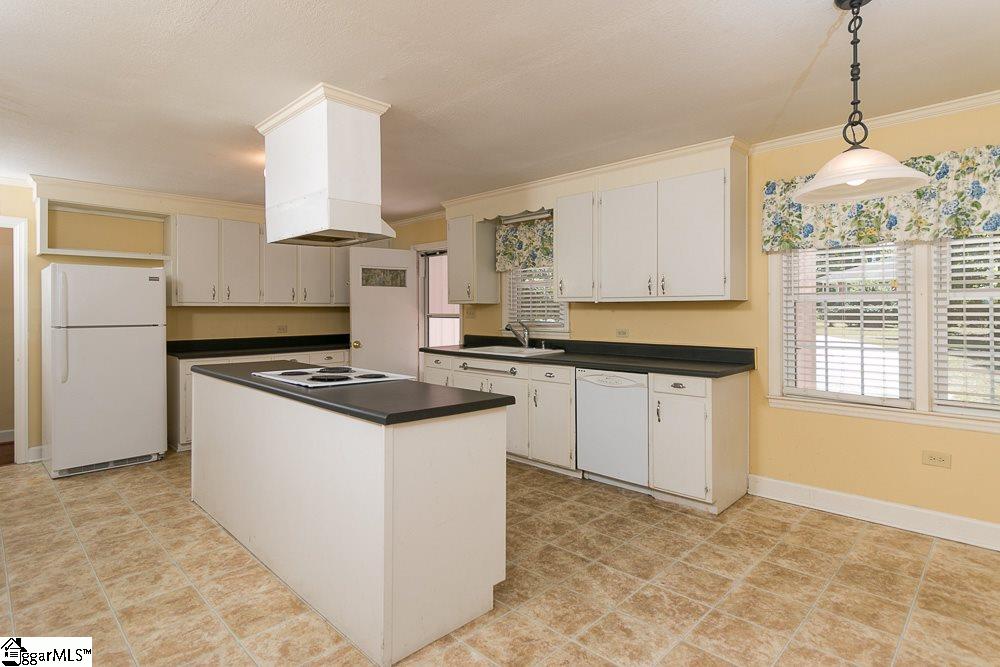 401 Spruce Street Clinton, SC 29325 - Photo 4 of 16 Gallery Image 4