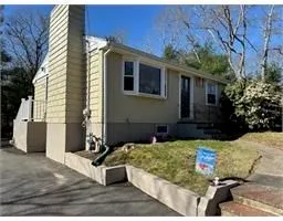 $1,900 | 70 Clay Pond Road, Unit B, Bourne, MA 02532