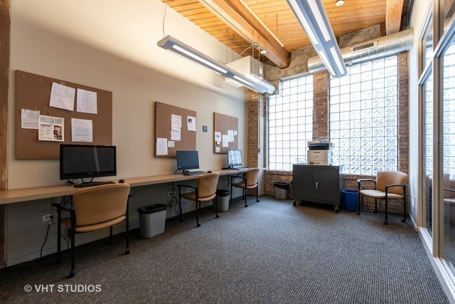 1040 West Adams Street, Unit 347 Chicago, IL 60607 - Photo 26 of 29 a view of a livingroom with workspace and a window