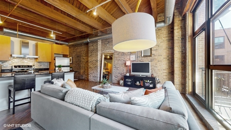1040 West Adams Street, Unit 347 Chicago, IL 60607 - Photo 5 of 29 a living room with furniture and a flat screen tv