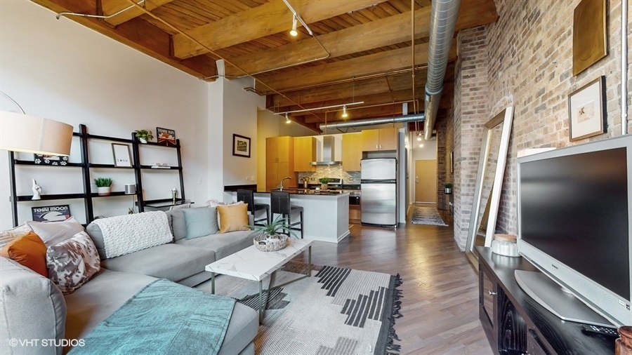 1040 West Adams Street, Unit 347 Chicago, IL 60607 - Photo 7 of 29 a living room with furniture and a flat screen tv