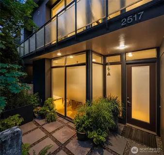 $889,000 | 2517 13th Avenue South, Seattle, WA 98144