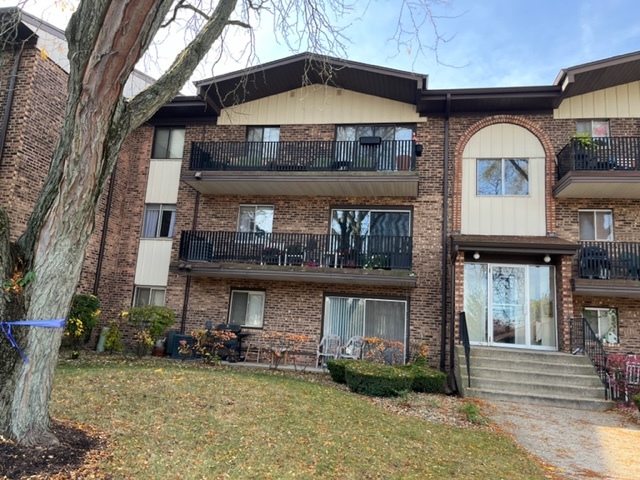 5221 James Lane, Unit 1511 Crestwood, IL 60418 - Photo 1 of 13 a view of a house with a yard and sitting area