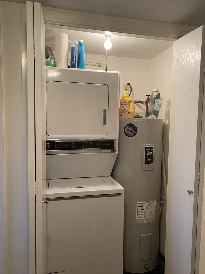 5221 James Lane, Unit 1511 Crestwood, IL 60418 - Photo 12 of 13 a utility room with dryer and washer
