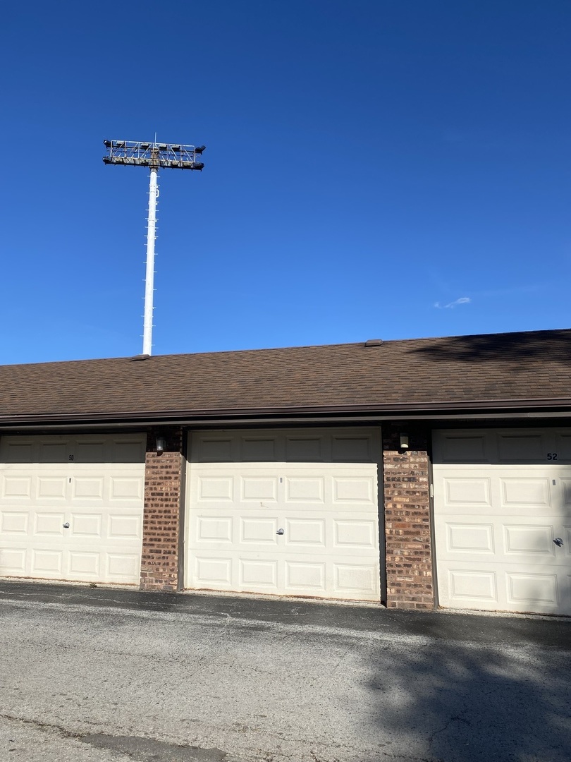 5221 James Lane, Unit 1511 Crestwood, IL 60418 - Photo 13 of 13 a close view of kitchen with a sink and dishwasher