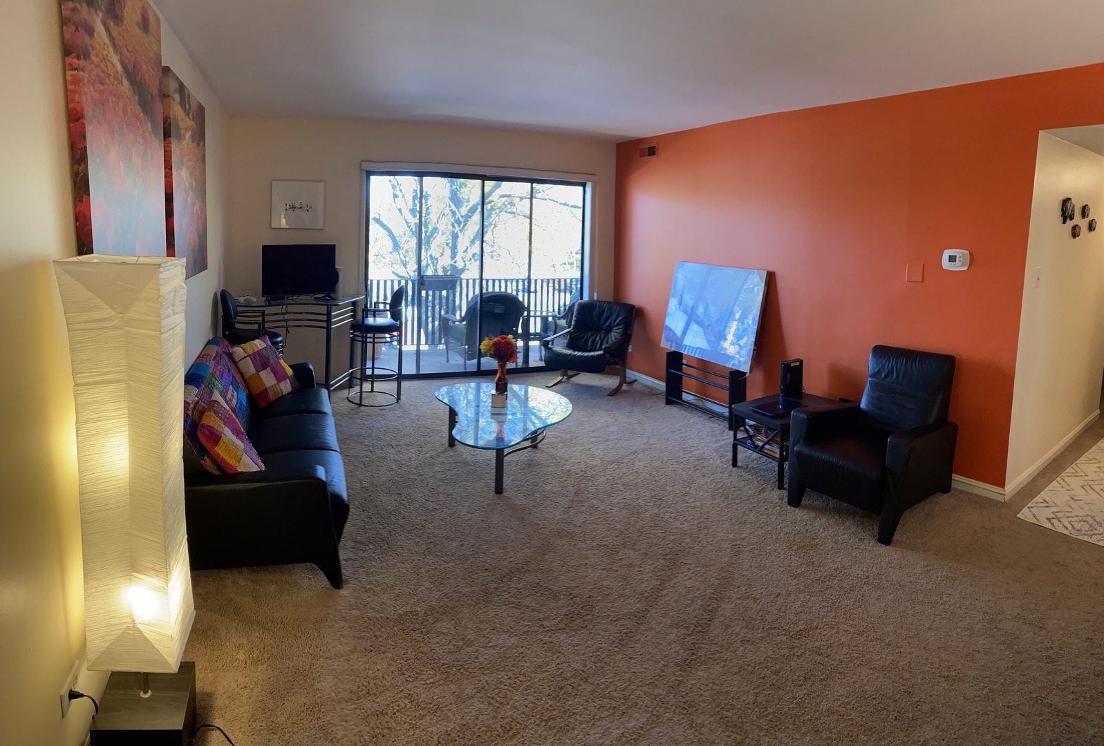 5221 James Lane, Unit 1511 Crestwood, IL 60418 - Photo 3 of 13 a living room with furniture and a flat screen tv