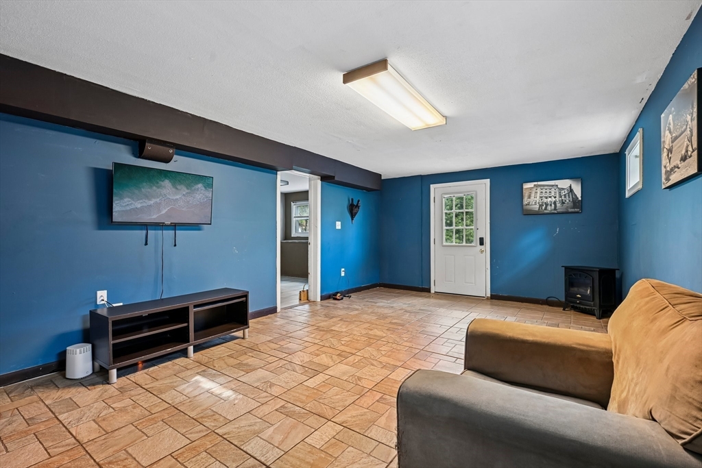 12 Barnard Road Lawrence, MA 01843 - Photo 16 of 25 Gallery Image 16