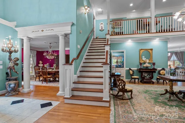 a view of entryway livingroom and hall