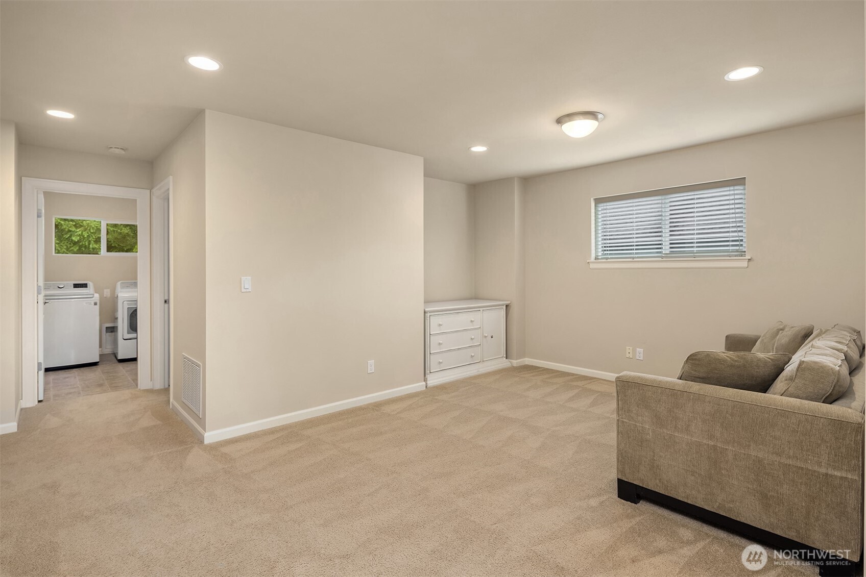 122 Ilwaco Place Southeast Renton, WA 98059 - Photo 11 of 26 Gallery Image 11