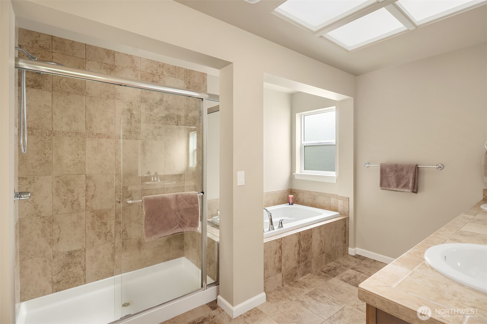 122 Ilwaco Place Southeast Renton, WA 98059 - Photo 14 of 26 Gallery Image 14