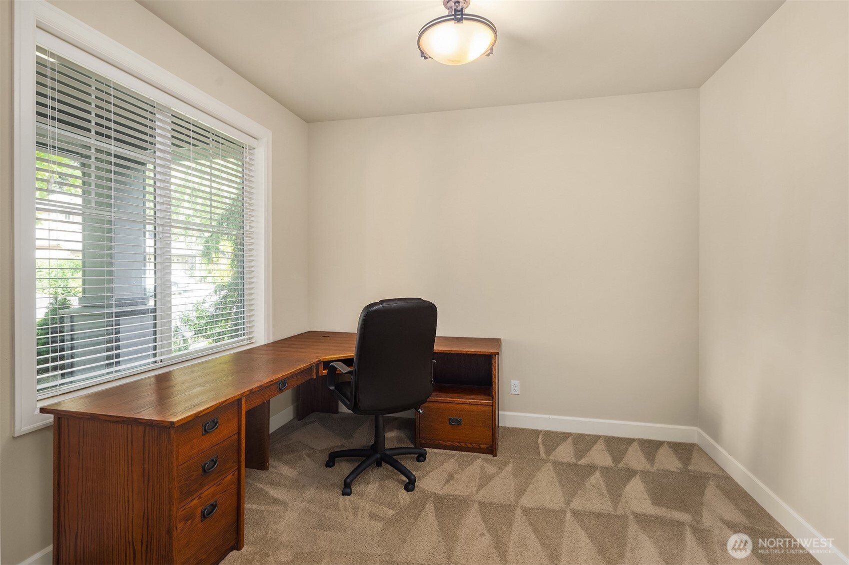 122 Ilwaco Place Southeast Renton, WA 98059 - Photo 4 of 26 Gallery Image 4