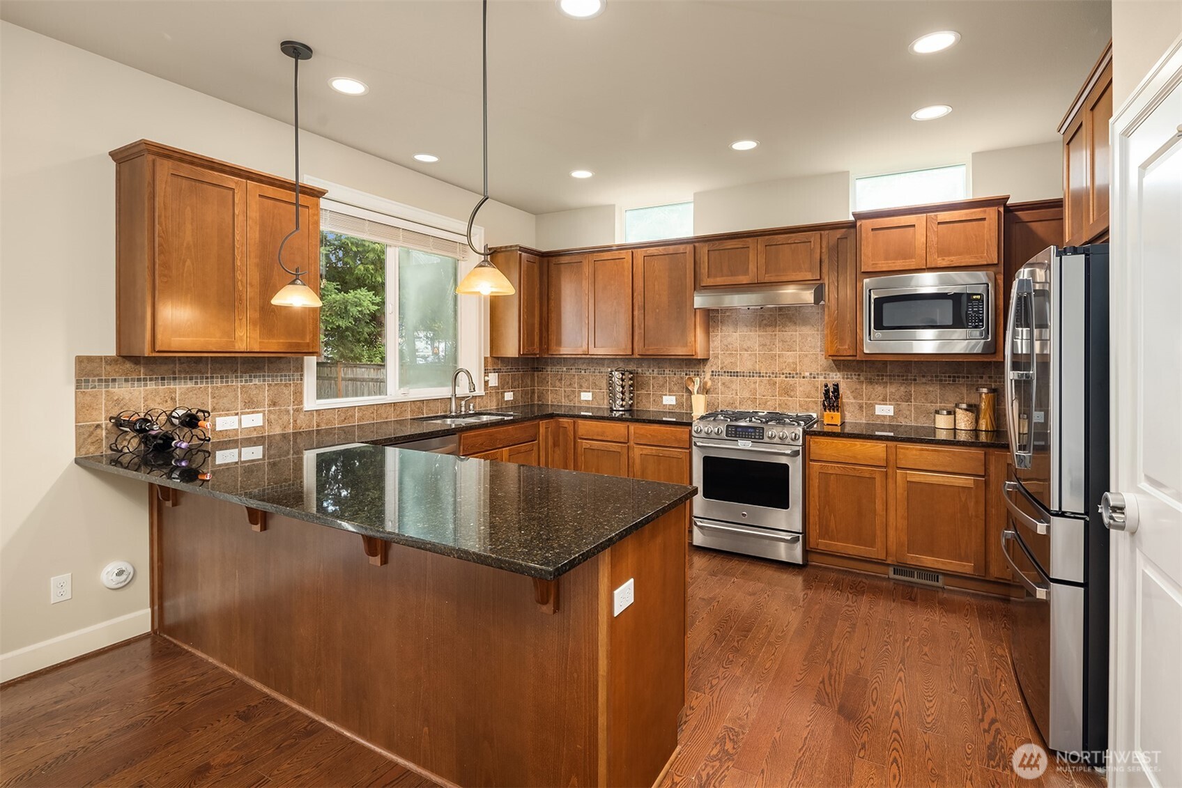 122 Ilwaco Place Southeast Renton, WA 98059 - Photo 9 of 26 Gallery Image 9