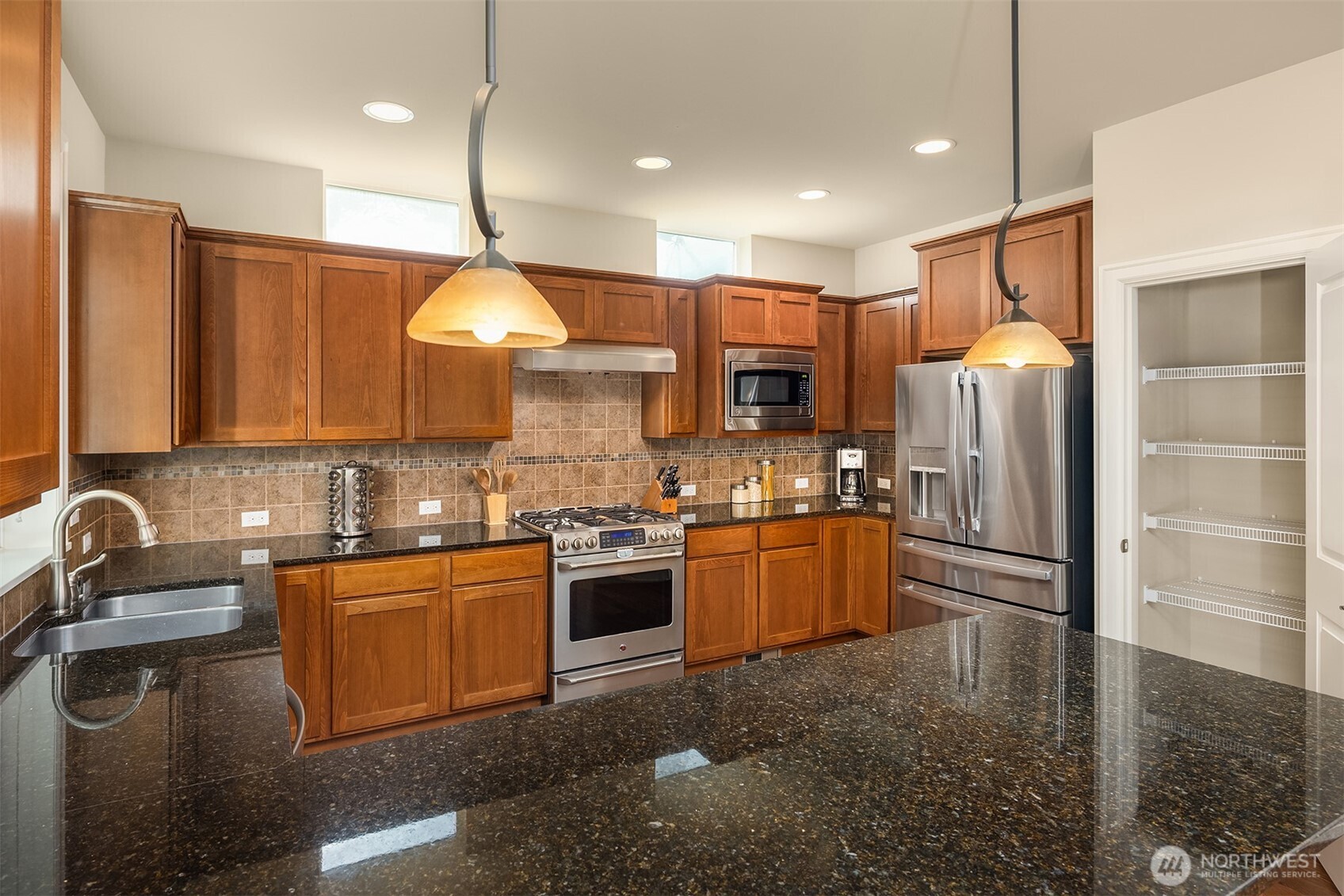 122 Ilwaco Place Southeast Renton, WA 98059 - Photo 10 of 26 Gallery Image 10
