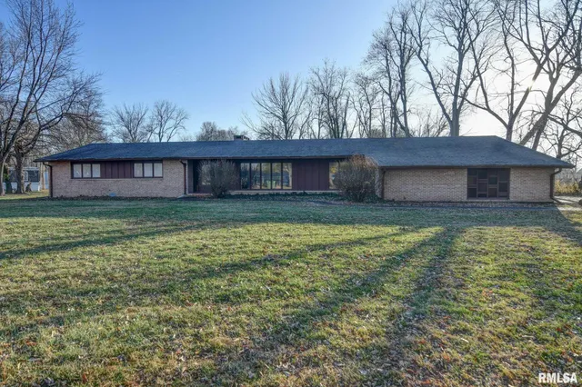 $195,000 | 1604 Fairview Street, Taylorville, IL 62568