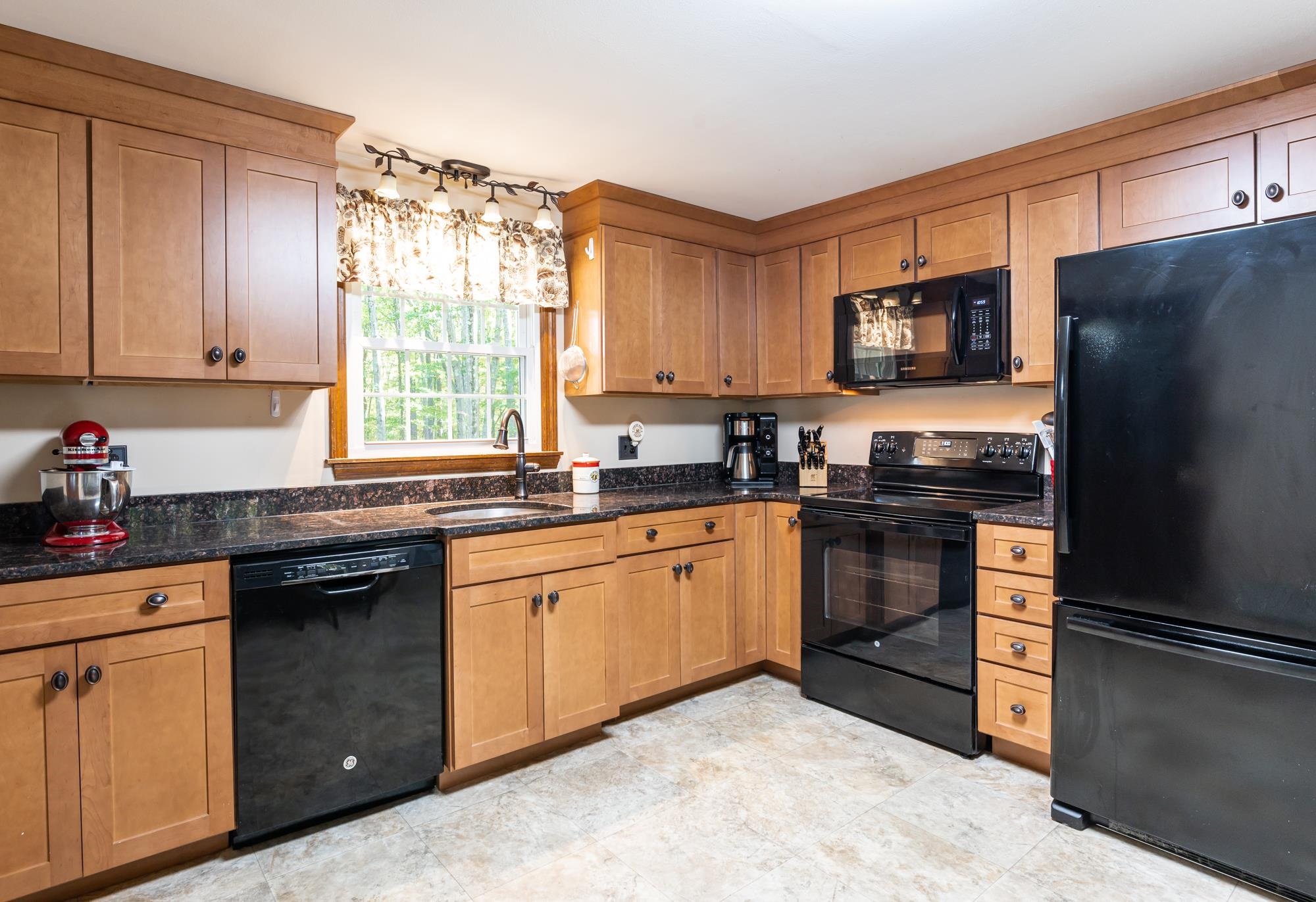 32 Devonshire Road Atkinson, NH 03811 - Photo 8 of 40