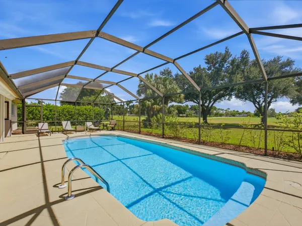 $750,000 | 394 Bay Meadows Drive, Naples, FL 34113