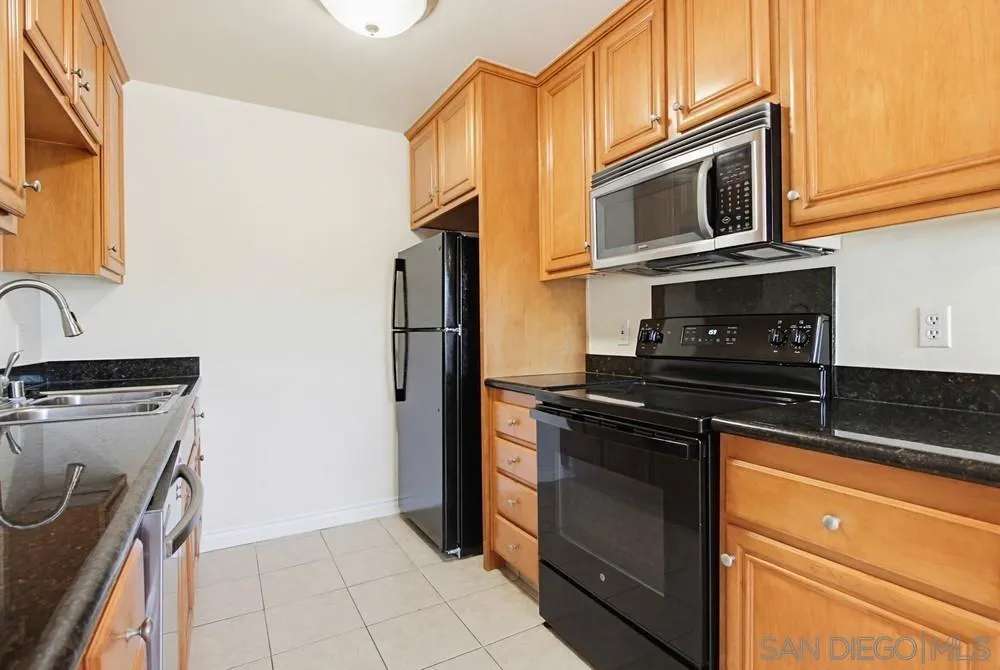 9939 Erma Road, Unit 103 San Diego, CA 92131 - Photo 15 of 40
