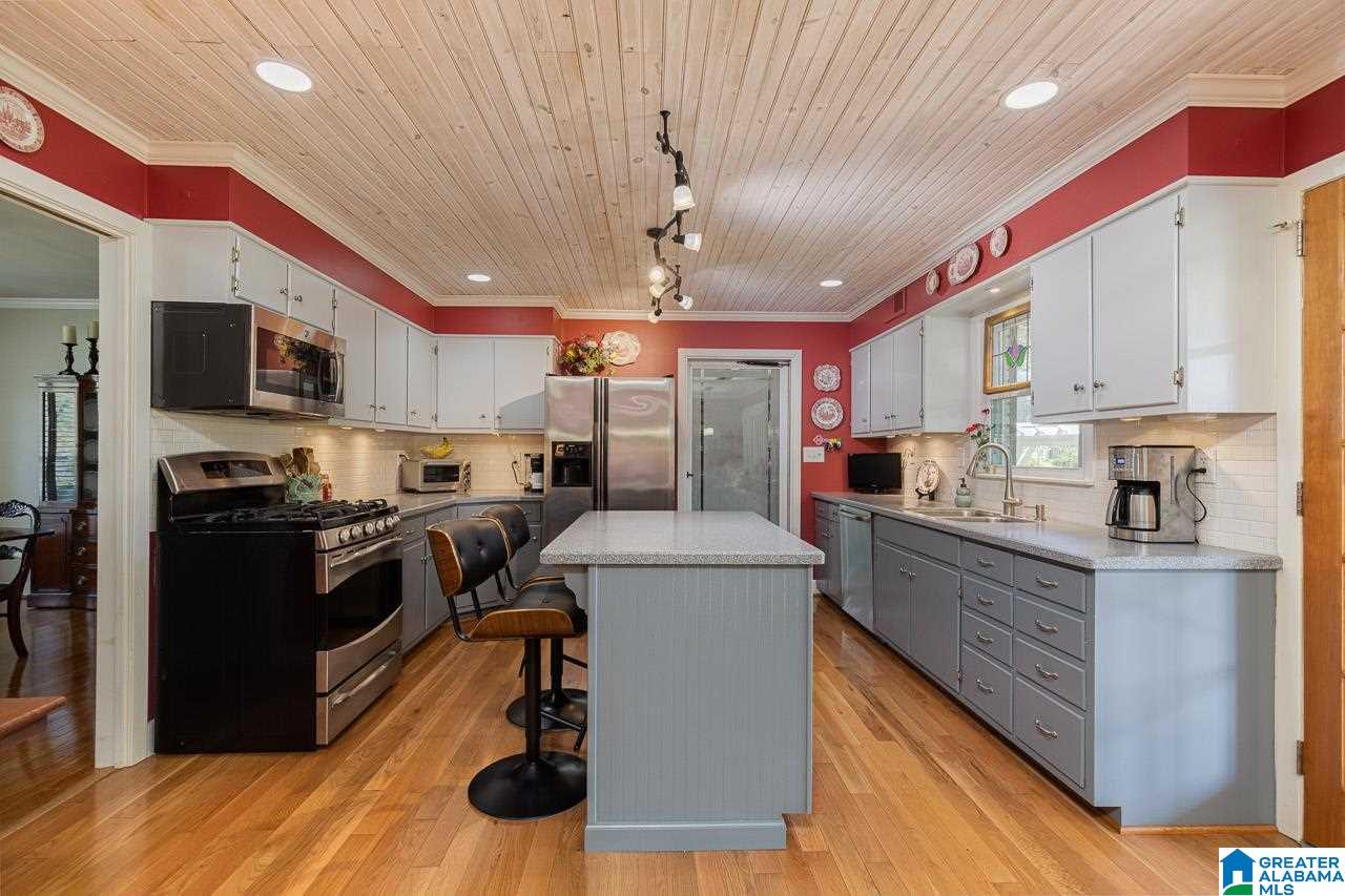 1813 Cornwall Road Birmingham, AL 35226 - Photo 13 of 40