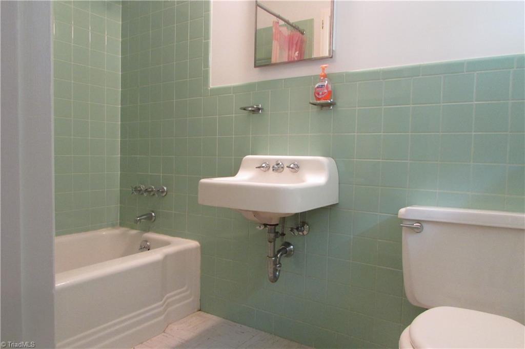 2633 Weymoth Road Winston-Salem, NC 27103 - Photo 30 of 45 Gallery Image 30