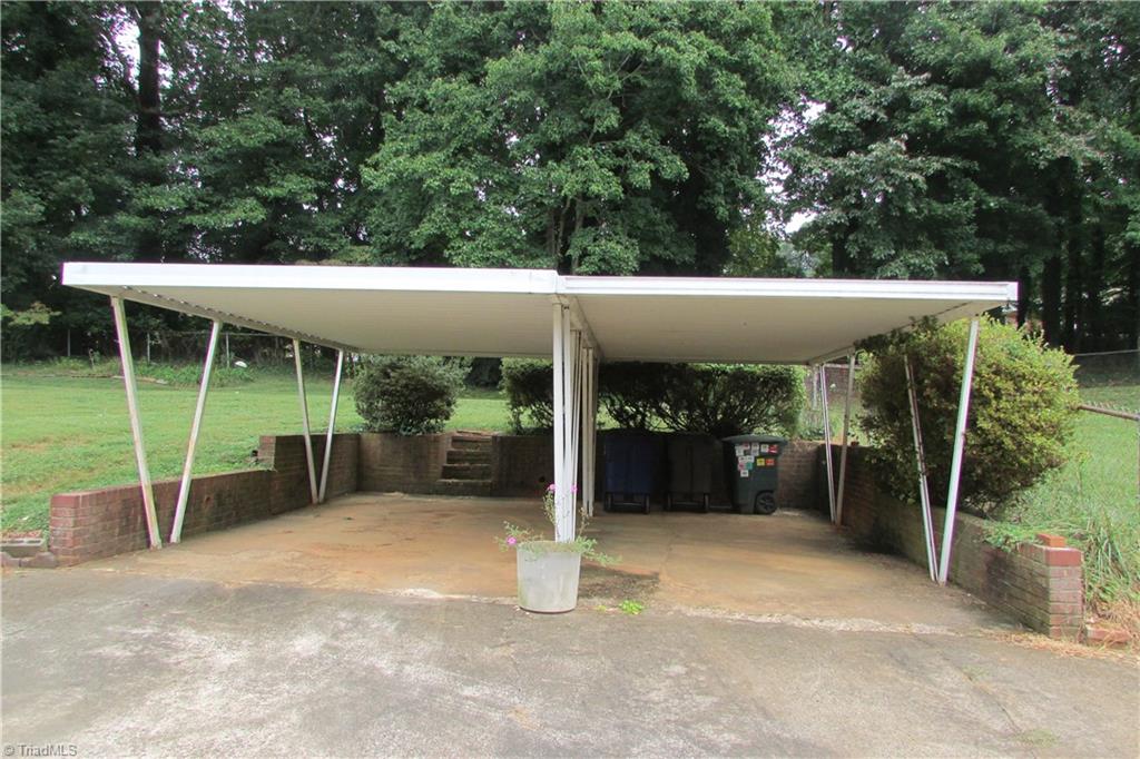 2633 Weymoth Road Winston-Salem, NC 27103 - Photo 8 of 45 Gallery Image 8