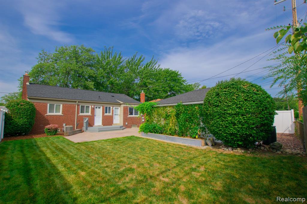 24684 Ridgecroft Avenue Eastpointe, MI 48021 - Photo 50 of 62