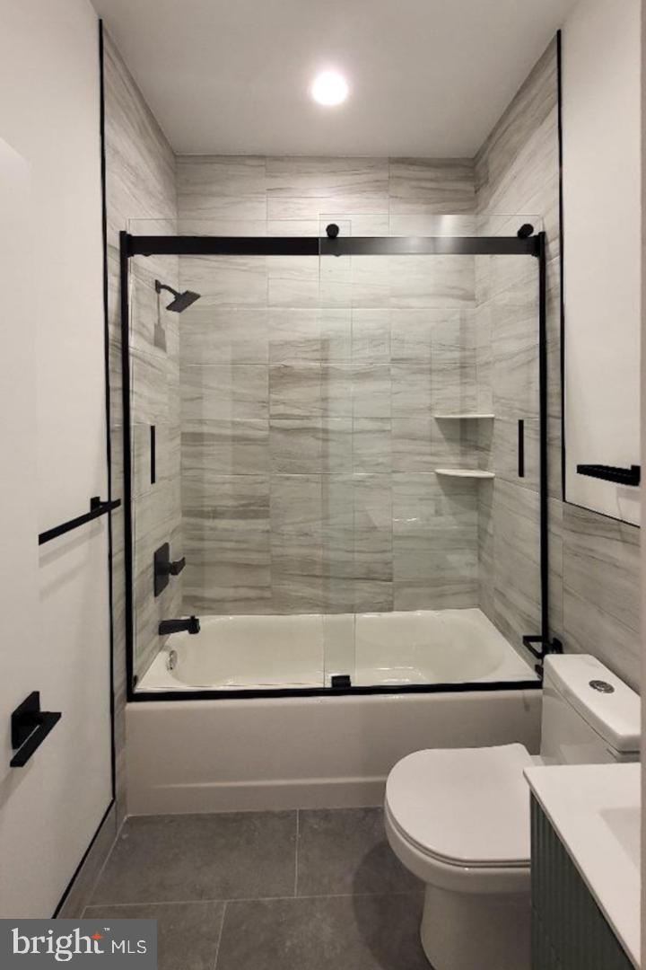 1237 South 27th Street Philadelphia, PA 19146 - Photo 23 of 36 a bathroom with a toilet and a shower