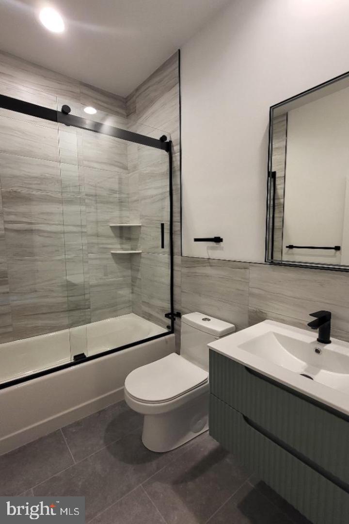1237 South 27th Street Philadelphia, PA 19146 - Photo 24 of 36 a bathroom with a sink a toilet and shower