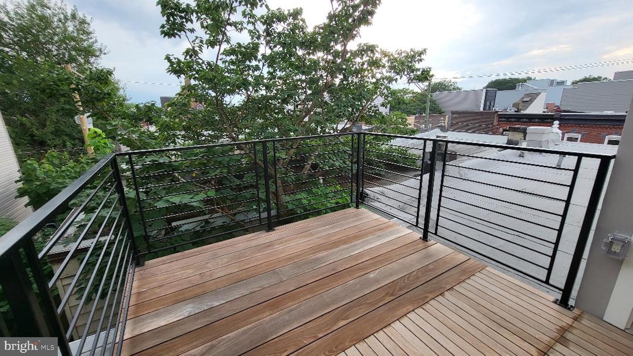 1237 South 27th Street Philadelphia, PA 19146 - Photo 30 of 36 a view of balcony and yard