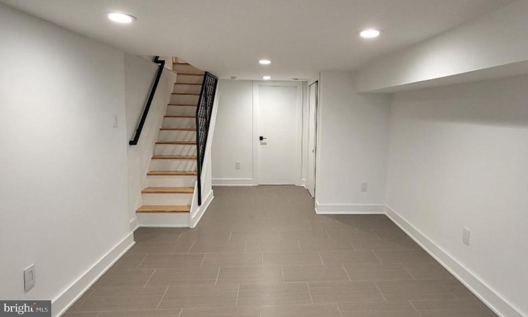 1237 South 27th Street Philadelphia, PA 19146 - Photo 31 of 36 an entryway in hall