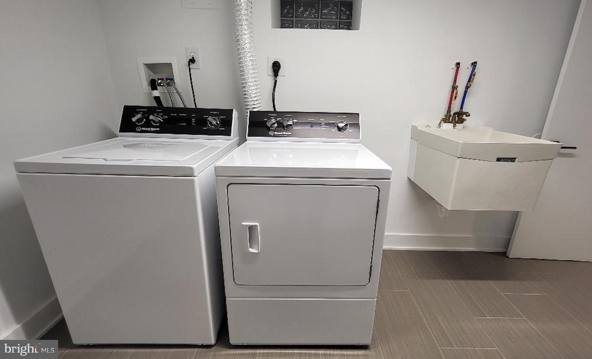 1237 South 27th Street Philadelphia, PA 19146 - Photo 33 of 36 a utility room with dryer and washer