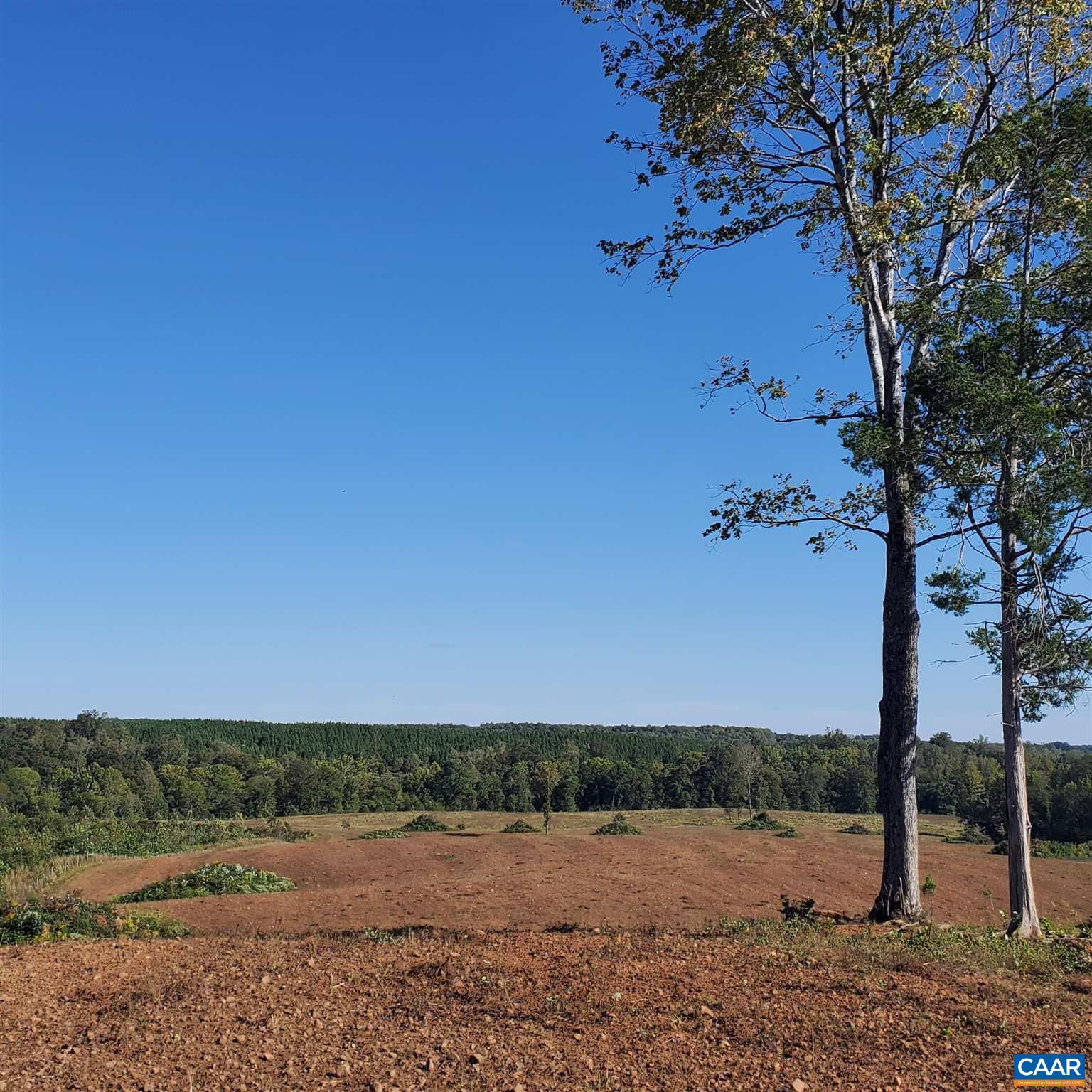 3060 Stage Junction Road Columbia, VA 23038 - Photo 4 of 34 a view of a lake with a beach