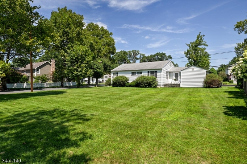 271 Summit Road Mountainside, NJ 07092 - Photo 23 of 34 Gallery Image 23