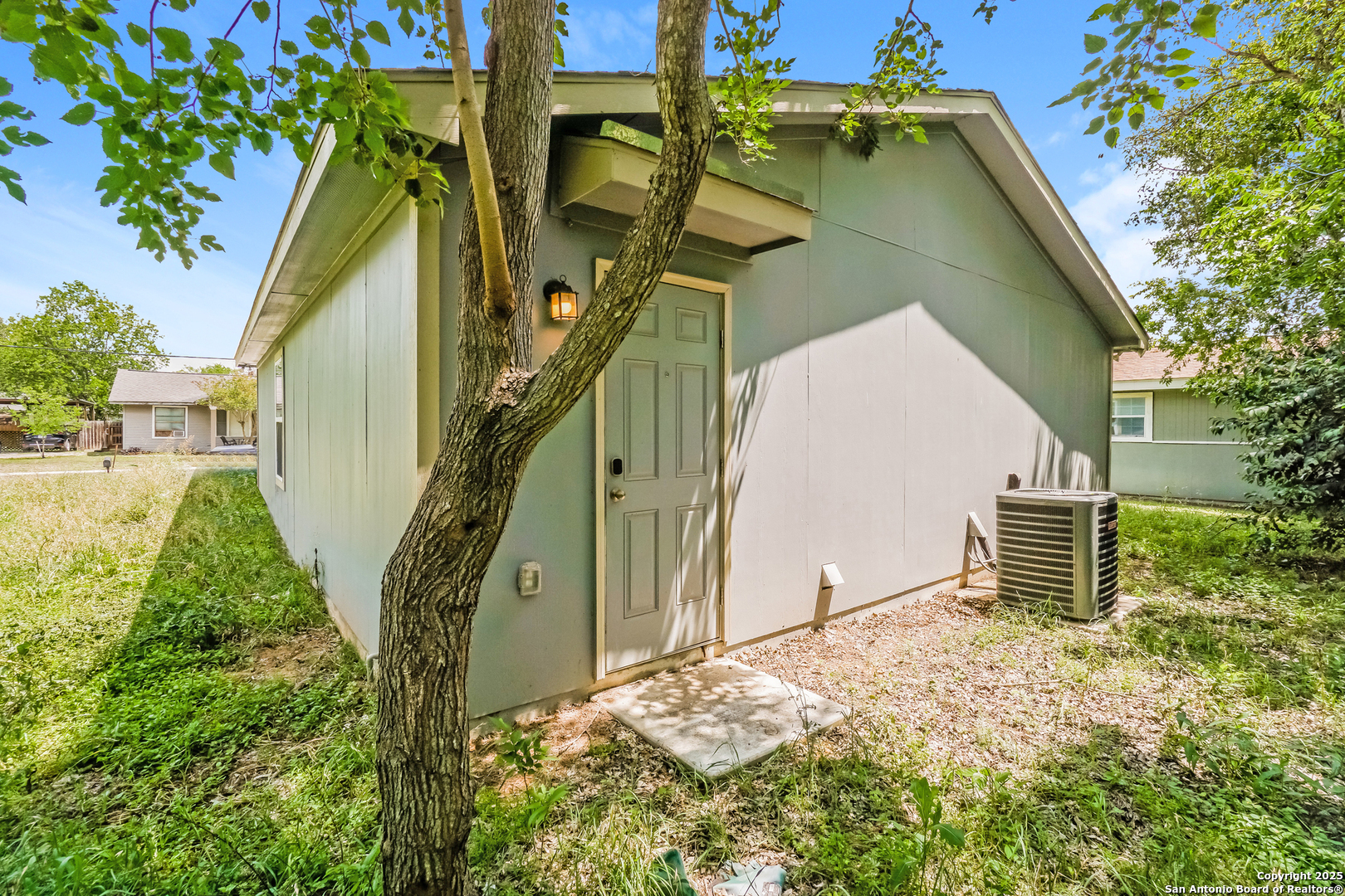 527 Elley Street Seguin, TX 78155 - Photo 19 of 21 a backyard of a house with lots of green space